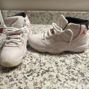 Air Jordan 11 Retro Platinum Tint
